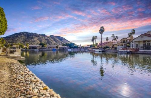 Arrowhead Lakes House | Lakefront Home w/Outdoor Oasis in Glendale!