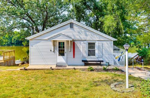 Havana House | Lakefront Home w/Patio in Havana!