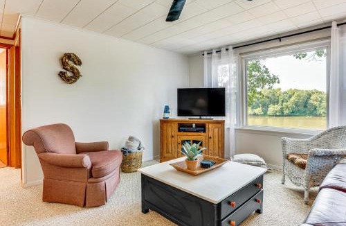 Havana House | Lakefront Home w/Patio in Havana!