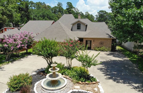 Walden on Lake Conroe House | Lakefront Home w/Pool and Spa on quite/protected cove on Lake Conroe