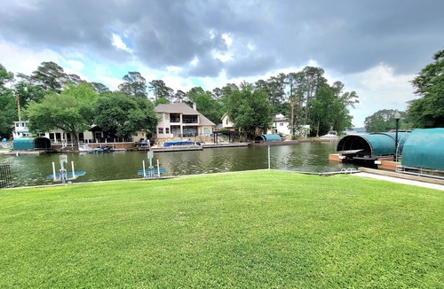 Walden on Lake Conroe House | Lakefront Home w/Pool and dock on Lake Conroe