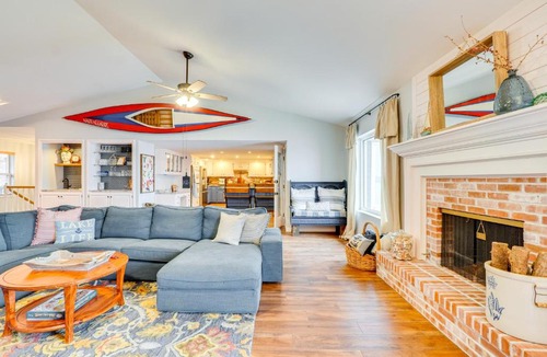 Grove House | Lakefront Home w/Private Dock in Grove
