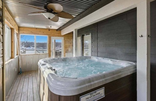 Gravois Mills House | Lakefront Home w/Private Dock, Slip, Kayaks & Paddleboards at the 7mm