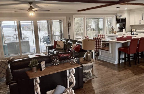 Lake Norman of Catawba House | Lakefront home with private beach & gourmet kitchen