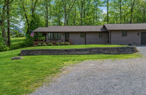 Gilbertsville Villa | Lakefront Home with Private Dock