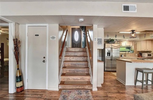 Hilltop Lakes House | LAKEFRONT HOME WITH AMAZING VIEWS ONLY 1 HOUR FROM BRYAN/COLLEGE STATION & WACO.
