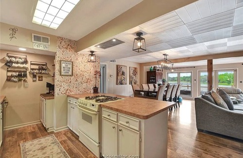 Hilltop Lakes House | LAKEFRONT HOME WITH AMAZING VIEWS ONLY 1 HOUR FROM BRYAN/COLLEGE STATION & WACO.