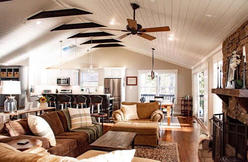 Chappells House | Lakefront Home with Amazing Sunsets, Private Dock & Firepit