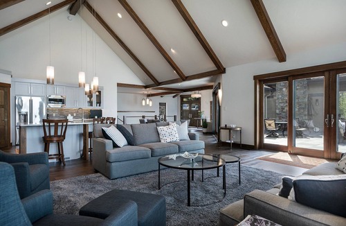 Bigfork House | Lakefront home with boat dock & private hot tub!