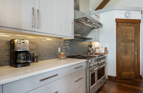 Bigfork House | Lakefront home with boat dock & private hot tub!