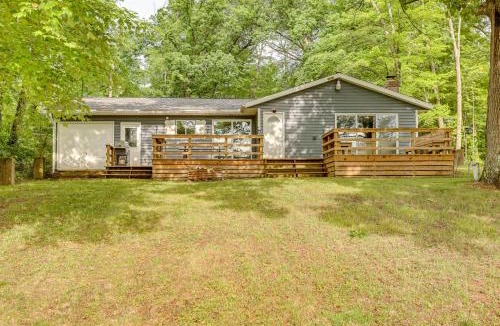 Brohman House | Lakefront Home with Deck Central Michigan Escape!