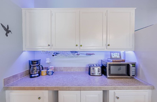 Dennis House | Lakefront Home with dock, 6 Kayaks, Hot Tub! 3 miles to Granbury Square