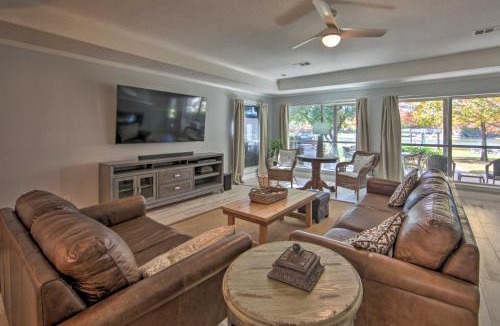 Enchanted Oaks House | Lakefront Home with Dock in Mabank Near Golfing!