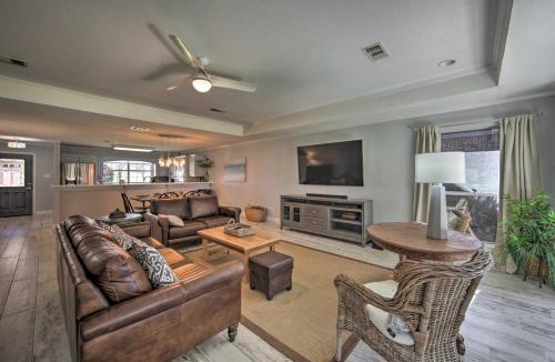 Enchanted Oaks House | Lakefront Home with Dock in Mabank Near Golfing!