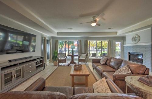 Enchanted Oaks House | Lakefront Home with Dock in Mabank Near Golfing!