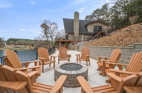 Taylorsville House | Lakefront Home with Dock & Kayaks