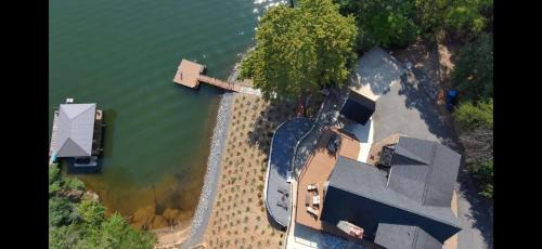 Taylorsville House | Lakefront Home with Dock & Kayaks