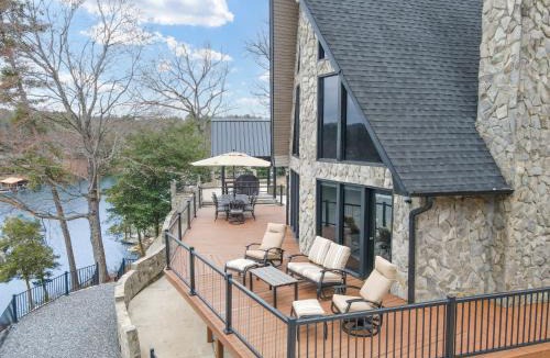 Taylorsville House | Lakefront Home with Dock & Kayaks
