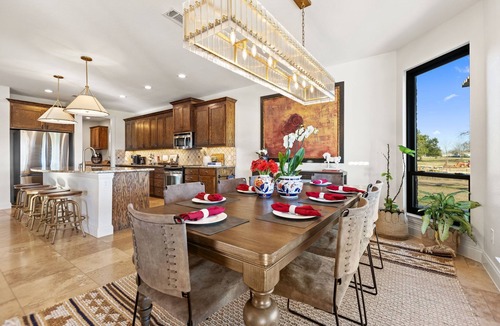 Kerens House | Lakefront home with heated pool on 12 acres