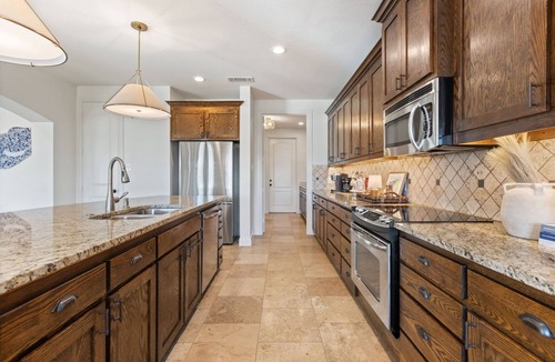 Kerens House | Lakefront home with heated pool on 12 acres