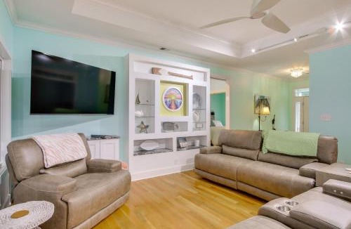 Cross Hill House | Lakefront Home with Hot Tub and Dock in Cross Hill!