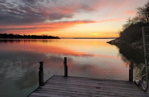 Lake Bridgeport House | Lakefront Home with Hot Tub and Private Dock