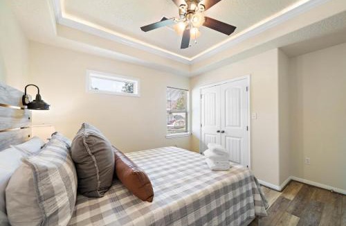 West Livingston House | Lakefront home with huge yard and picturesque front Porch