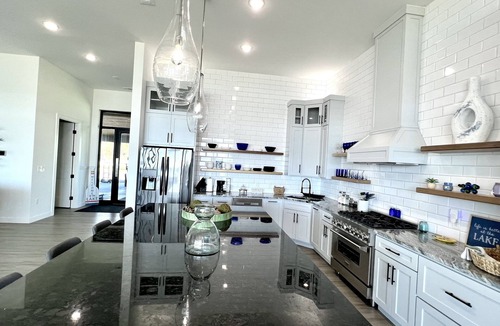 Graford House | Lakefront Home with lit pickleball basketball court & walk-in beach. Sleeps 12.