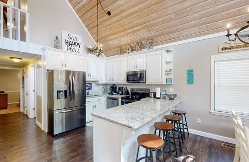 Eatonton Cabin | Lakefront home with two boat slips, lake views, firepit, grill, deck, & 2 kayaks