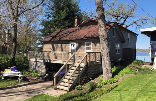 Solon Mills House | Lakefront home Wonder Lake IL - Close to Lake Geneva and Twin Lakes Wi
