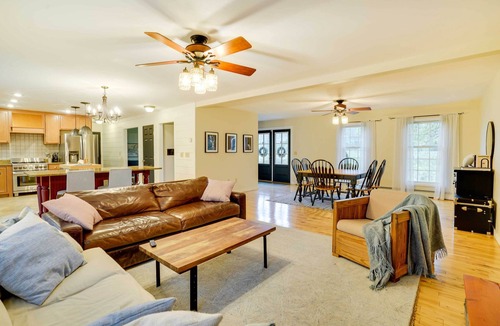 Homer House | Lakefront Homer Abode w/Patio & Backyard!