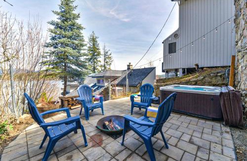 Newman Lake House | Lakefront Honeymoon Bay Studio Cottage