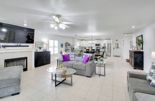 Lake Hamilton Apartment | Lakefront Hot Springs Condo w/Dock Access & Views