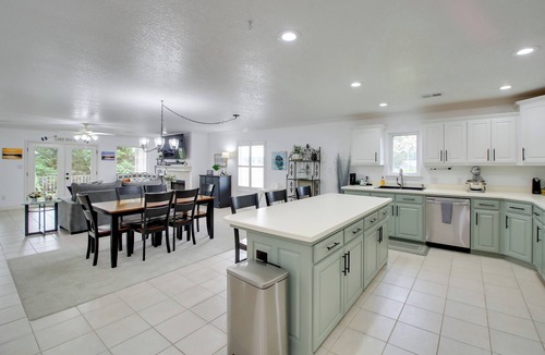 Lake Hamilton Apartment | Lakefront Hot Springs Condo w/Dock Access & Views