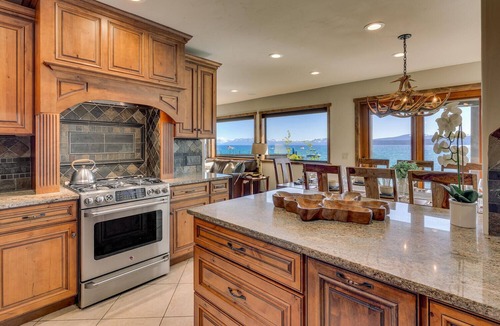 Tahoe Vista House | Lakefront | Hot Tub | Buoy | Walk to the Beach (Steeple)