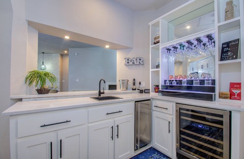 April Sound House | Lakefront-Hot tub bath with serene views- bring a good book!