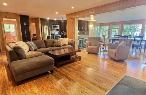 Beaconia House | Lakefront Hot Tub Cabin | 4-Season | Dock | Sleeps 8