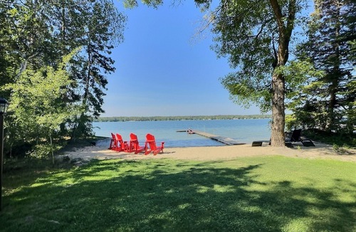 Beaconia House | Lakefront Hot Tub Cabin | 4-Season | Dock | Sleeps 8