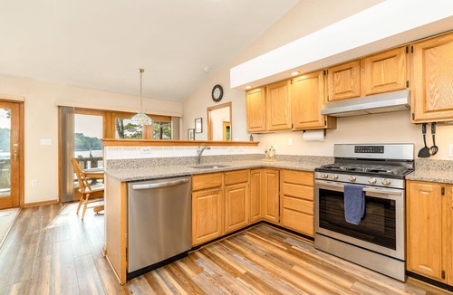 North Shore Acres House | Lakefront, Hot Tub, Firepit, Dock w/Boat Slip, Pet Friendly, Kayak