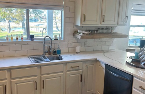 Seguin House | Lakefront Hot Tub-Grill-Fire Pit- McQueeney Guest House