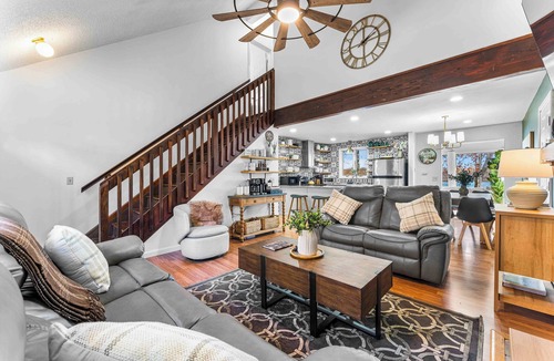 Tobyhanna House | Lakefront-Hot Tub, Private Dock, Kayaks, Fire Pit, Sun Room