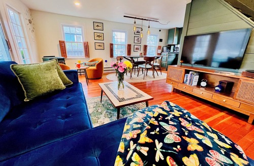 Hancock Cottage | Lakefront! Hot Tub-Sauna-Cold Tubs-SUPs-Bikes-Canoe-Kayak-Sundeck-Firepit-Dock!