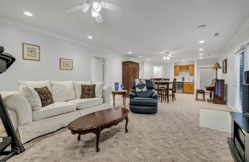 Mount Juliet House | LakeFront ♥ HotTub ♥ Dock ♥ 4BD4.5BA ♥ FreeParking