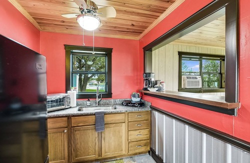 Tow House | Lakefront! House+Guesthouse+Smoker+Kayaks+Firepit