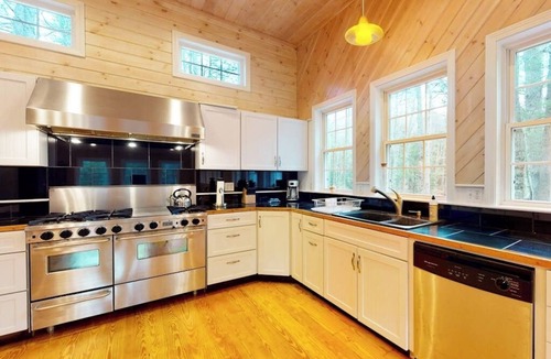 Nobleboro House | Lakefront house on Damariscotta Lake, perfect getaway