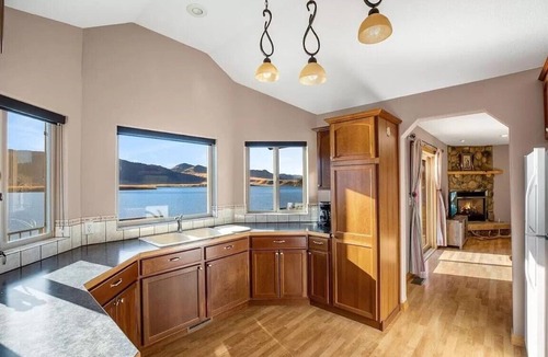 Wolf Creek House | Lakefront house on Holter Lake