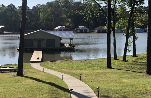 Guntersville House | LAKEFRONT HOUSE, PLENTY OF PARKING