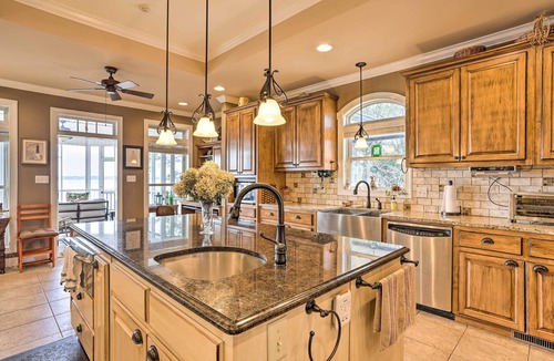 Centre House | Lakefront House w/Game Room, Deck & Views!