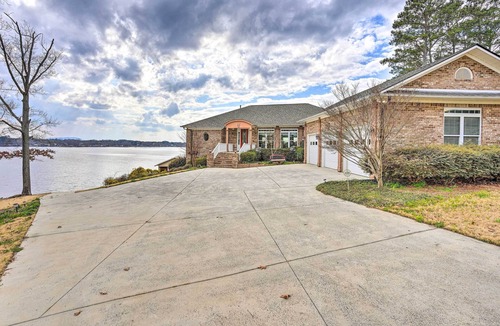 Centre House | Lakefront House w/Game Room, Deck & Views!