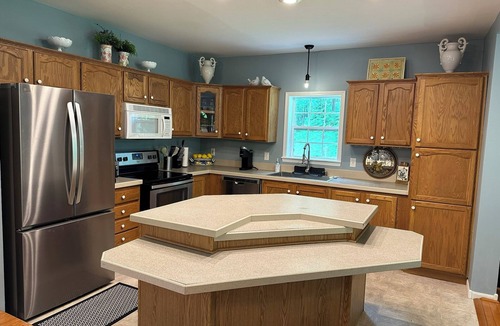 Kabletown House | Lakefront House w/Modern Comforts!